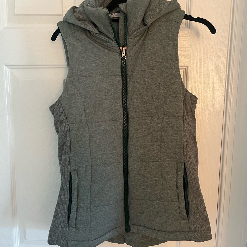 Athleta vest